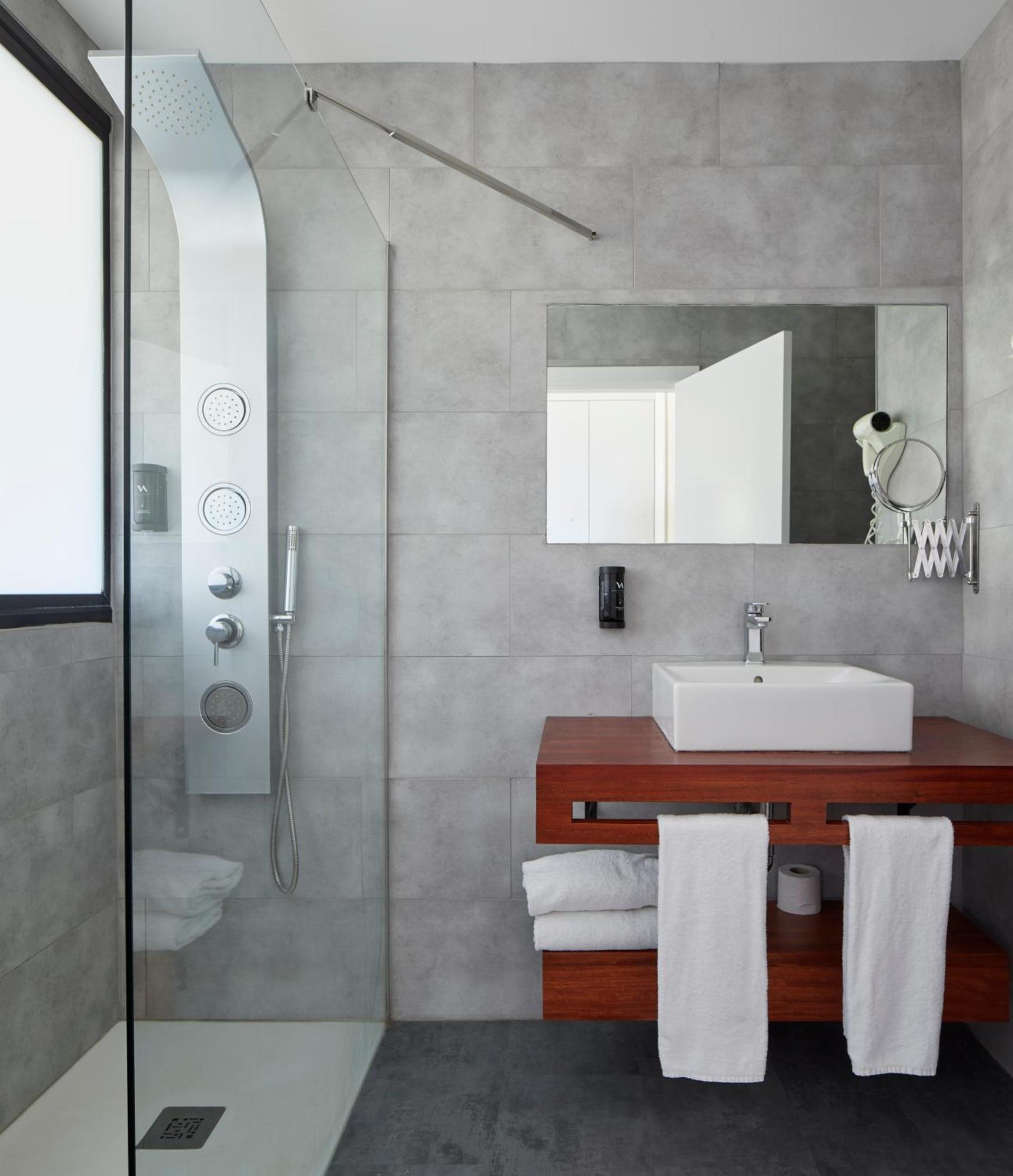 Double Room with Spa Access,762397057:JPEG